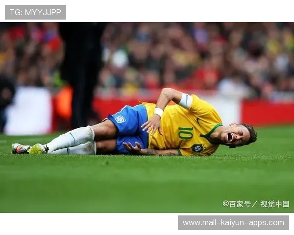 内马尔后脚跟磕球妙传，巴西配合极具观赏性